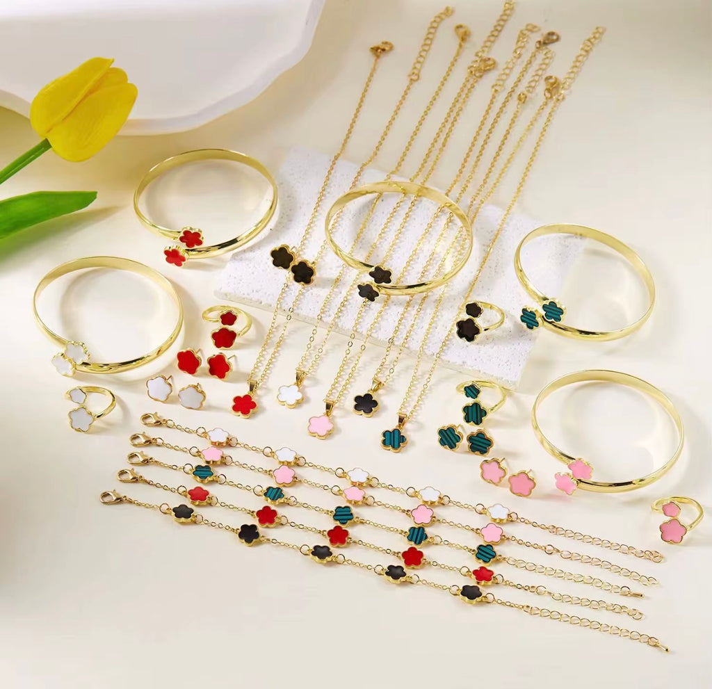 Clover Flower Five Piece Set