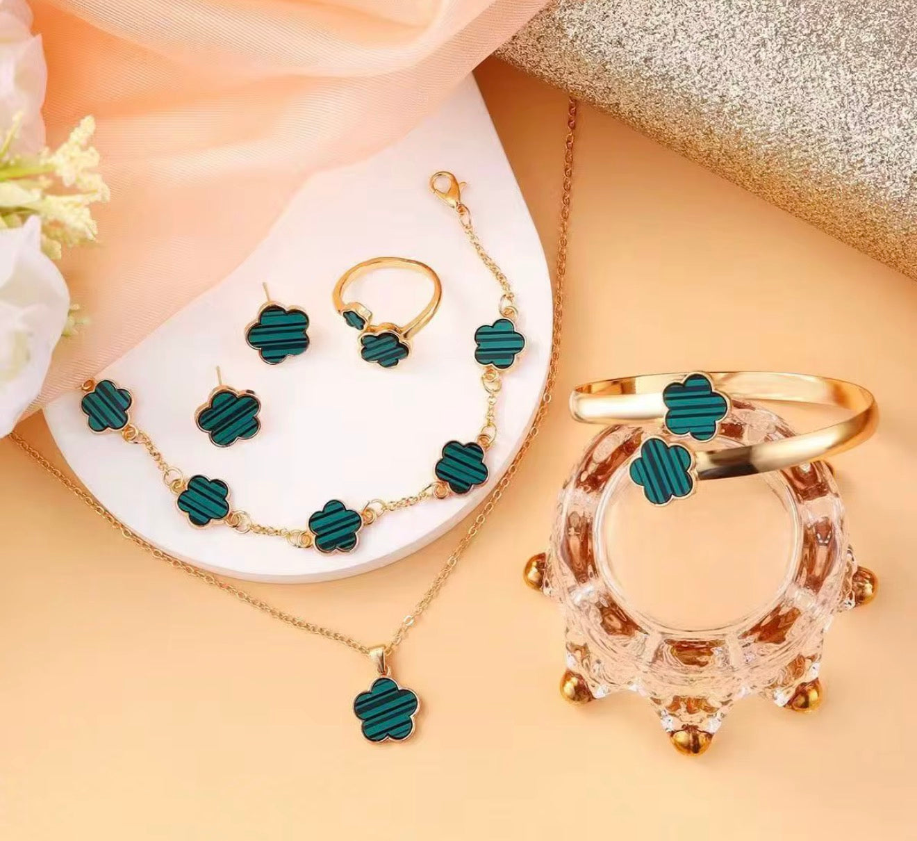 Clover Flower Five Piece Set