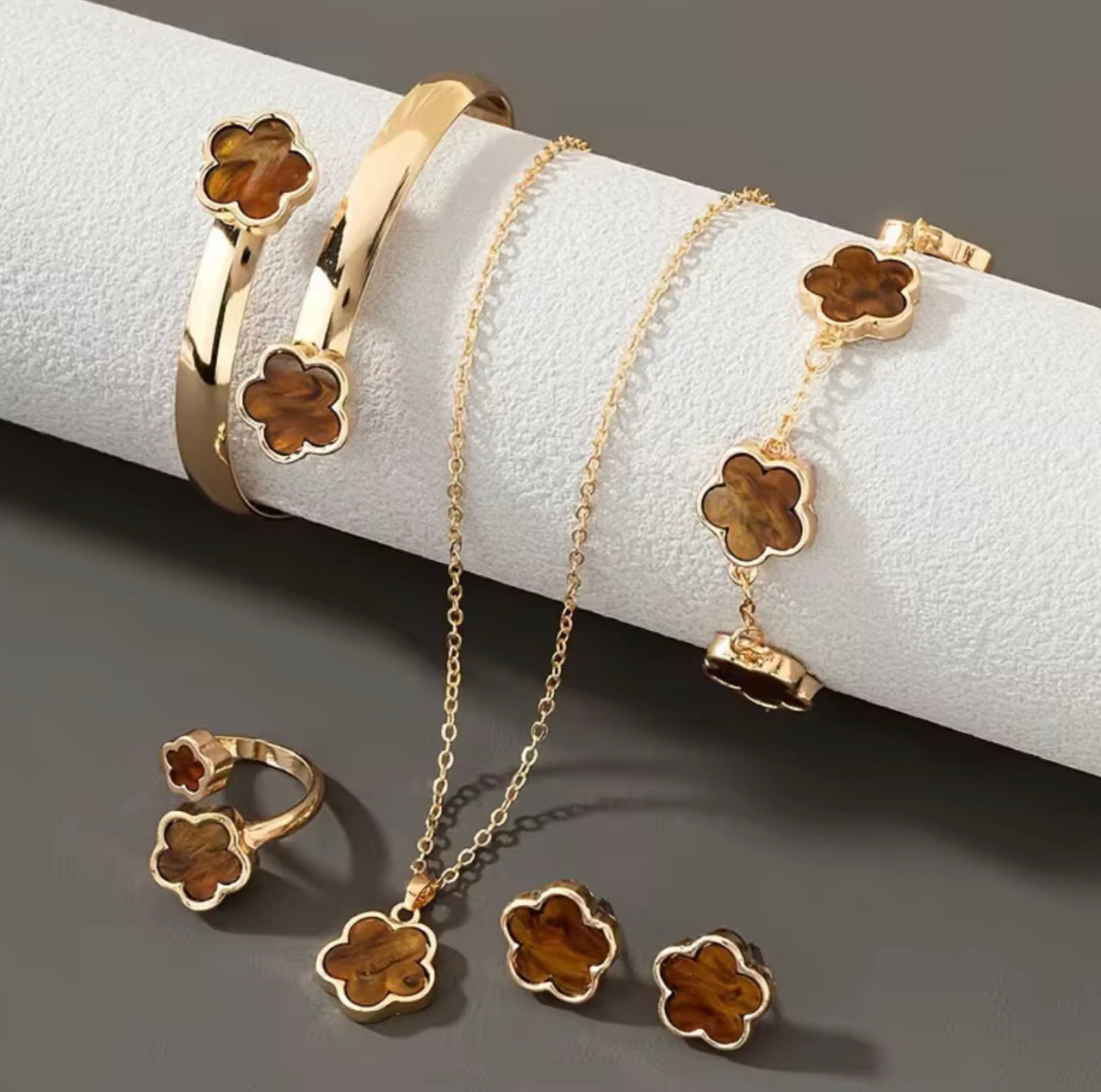 Clover Flower Five Piece Set