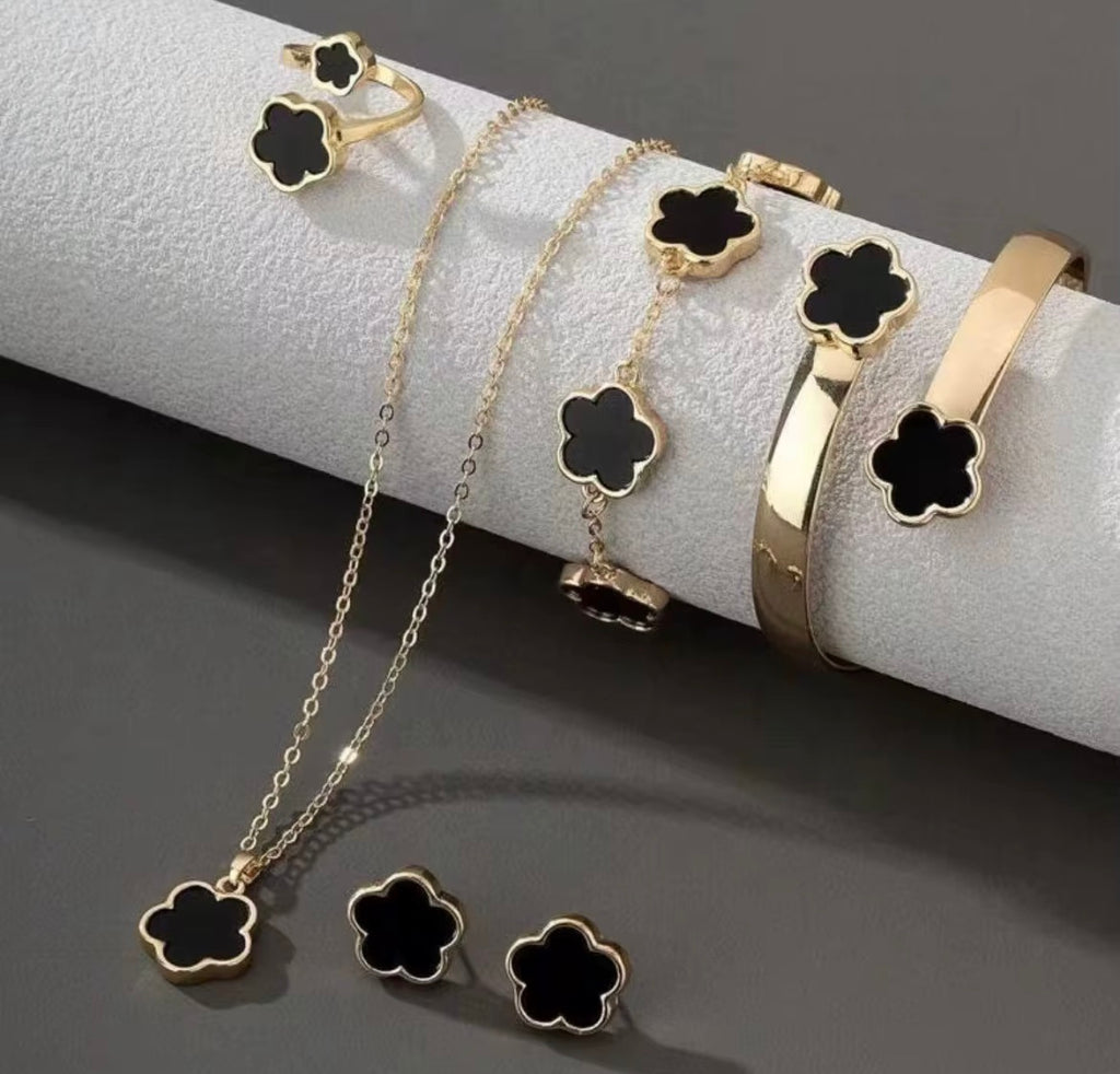 Clover Flower Five Piece Set