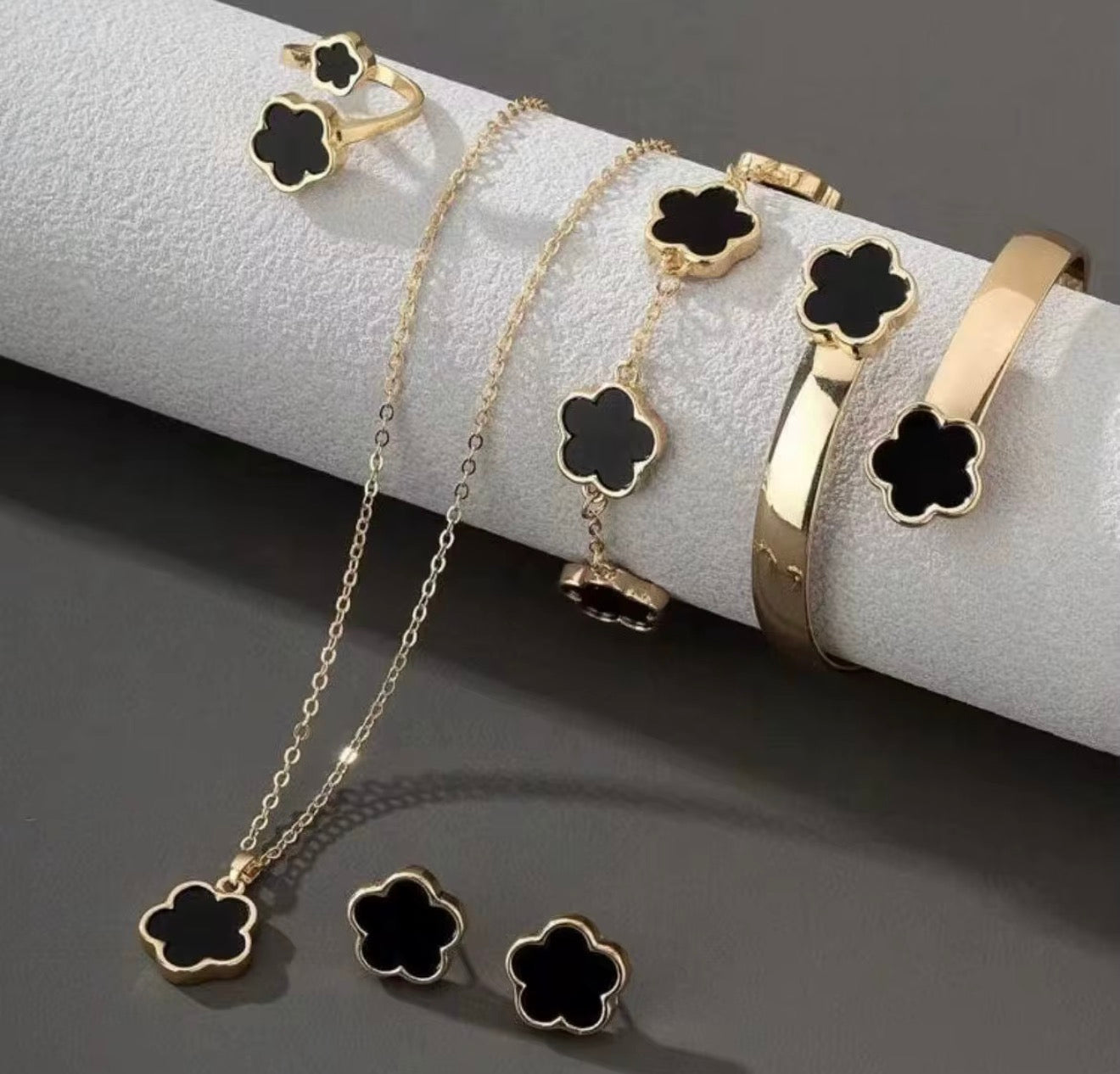 Clover Flower Five Piece Set